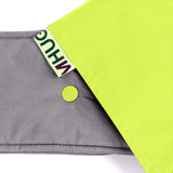 portabebè mhug mei tai collezione Bicolore modello limelight fondo di base grigio con bavero verde acido bottoni a pressione verde acido dettaglio del bottone e del logo