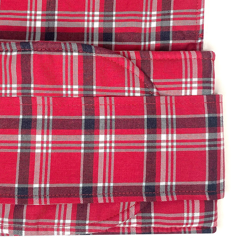 portabebè mhug mei tai collezione fantasia modello Total Scottish fondo di base rossa con righe nere bottoni a pressione neri dettaglio imbottitura della base del pannello